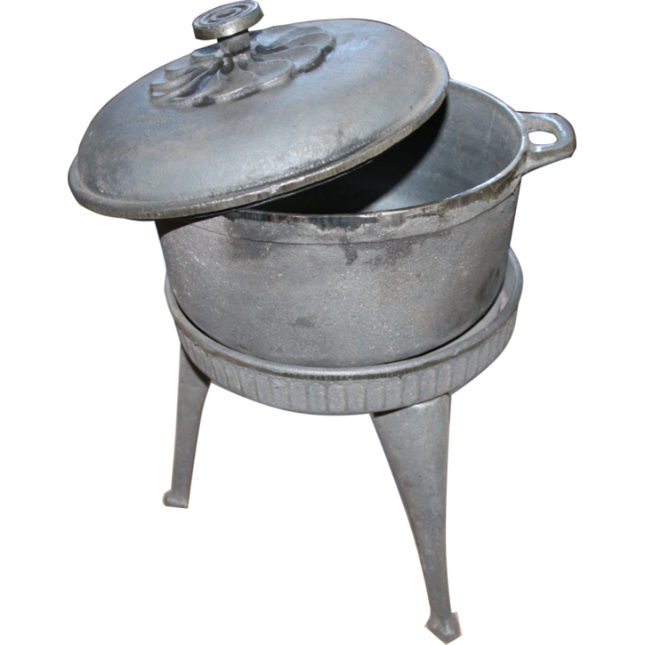 Cast Iron Pot with Grill & Legs – Perfect for Campfire Cooking