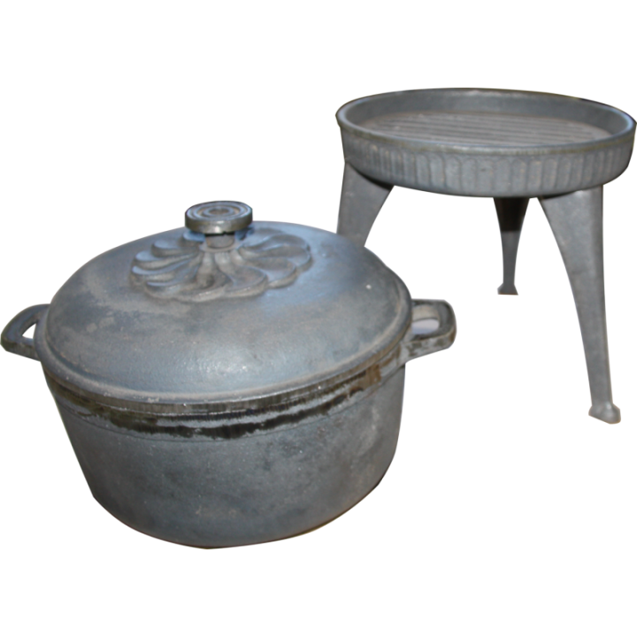 Cast Iron Pot with Grill & Legs – Perfect for Campfire Cooking