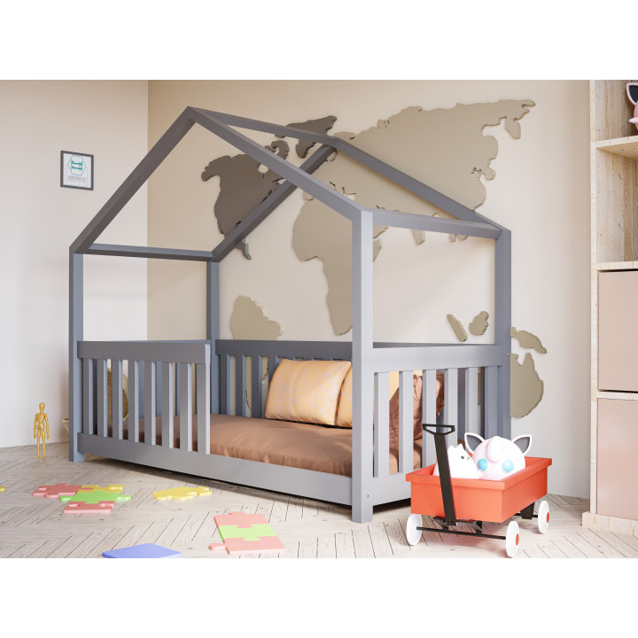 Łóżko domek dla dzieci z drewna sosnowego – bezpieczne i solidne